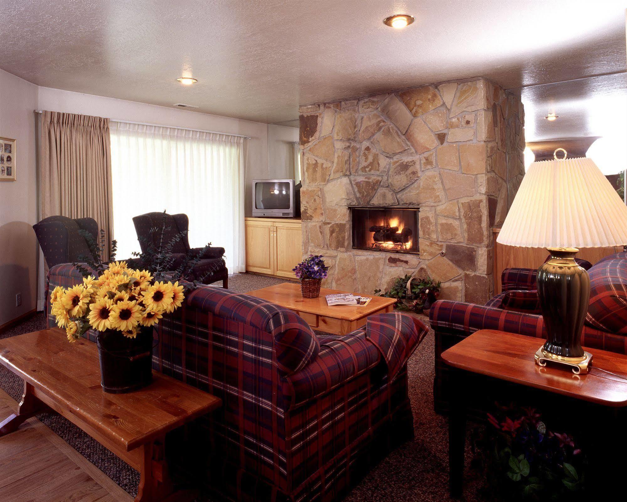 פארק סיטי All Seasons Condominiums חדר תמונה